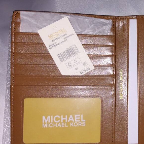 MICHAEL Michael Kors Logo Bedford Medium Travel Passport Wallet - Picture 4 of 5